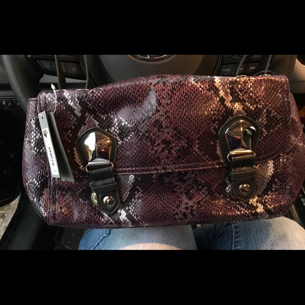 Apt 9  Purse